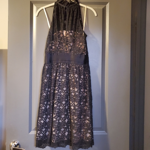 *NWT* Never worn Banana Republic high neck sleeveless black lace dress, size 0P - Picture 9 of 9